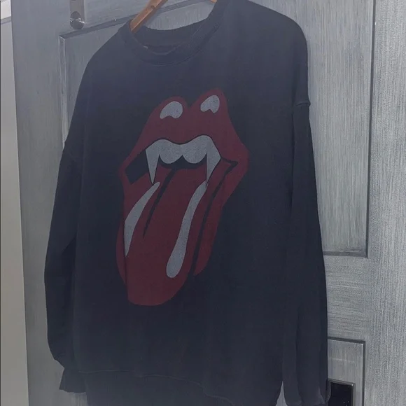 American Eagle Women’s XXS Oversized Rolling Stones Vampire Crewneck Sweatshirt - Picture 5 of 11